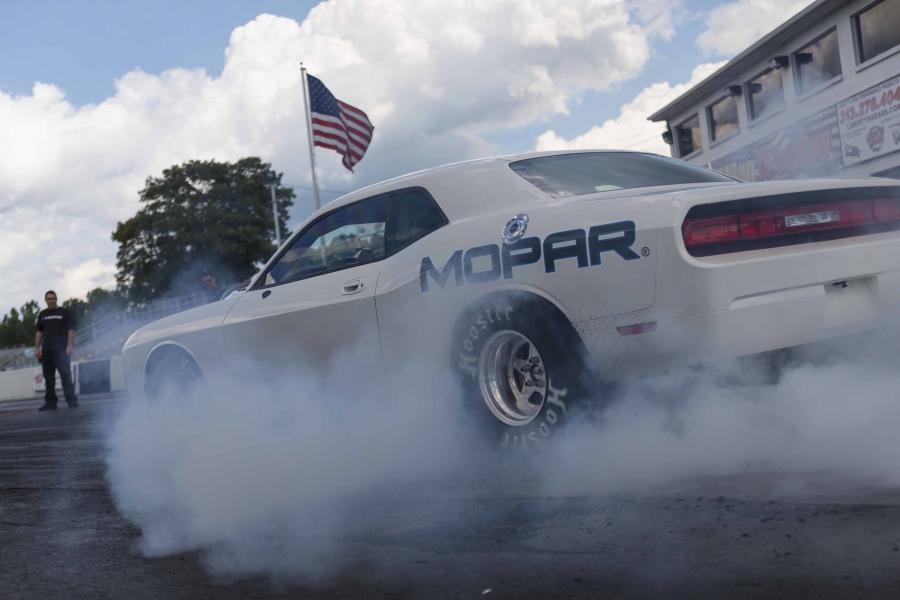  Dodge Challenger Drag Pak by Mopar 2015 года  (фото 8 из 12)